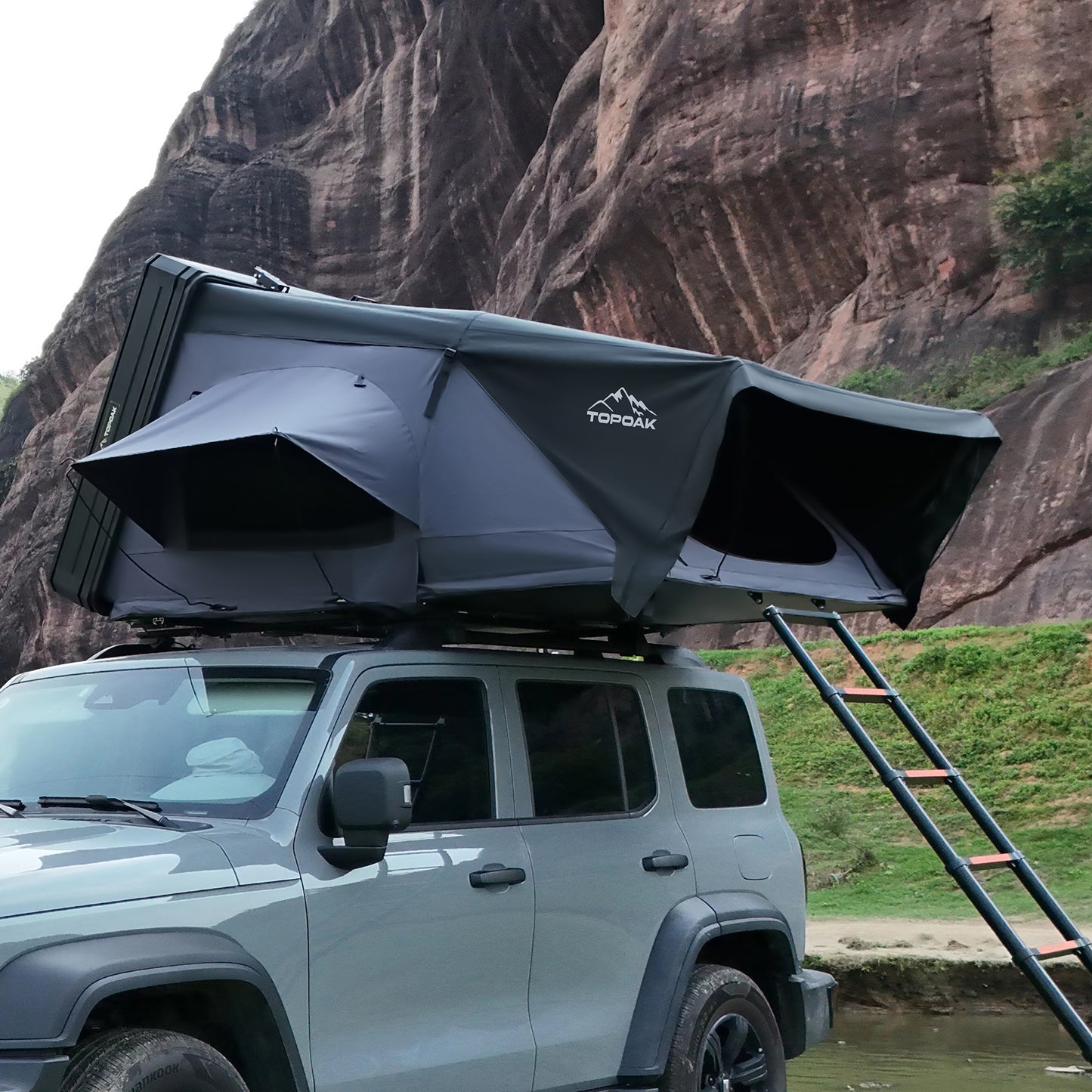 Vision |  Fold-out Aluminum Hard Shell Rooftop Tent RTT